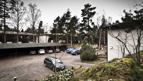 Rivitaloyhtiö Kaarinan Kuusistossa öljystä maalämpöön