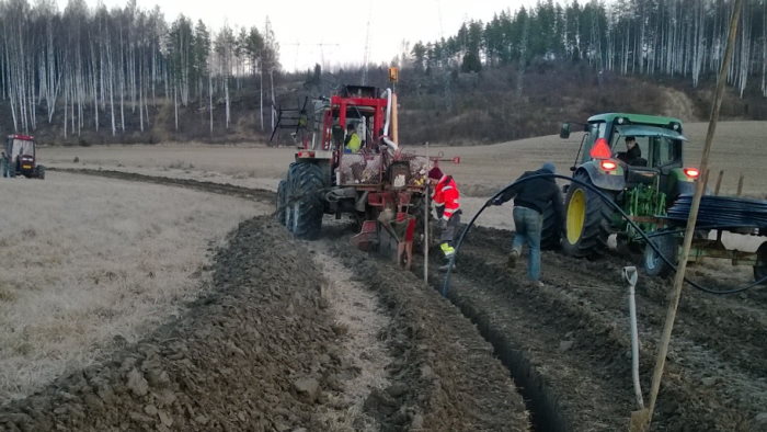 Maaputkisto tai vesistöputkisto ovat hyviä vaihtoehtoja silloin, kun tontille ei voi porata lämpökaivoa.